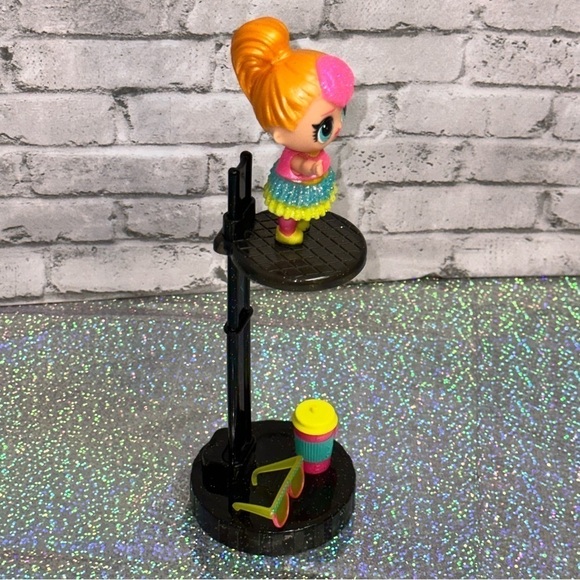 L.O.L. Surprise! LOL Surprise NEON QT Doll Bottle Sunglasses Necklace - Picture 4 of 9